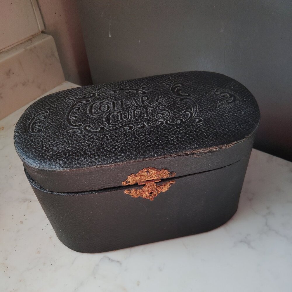 Mens Antique Leather Collar/Cuff Box